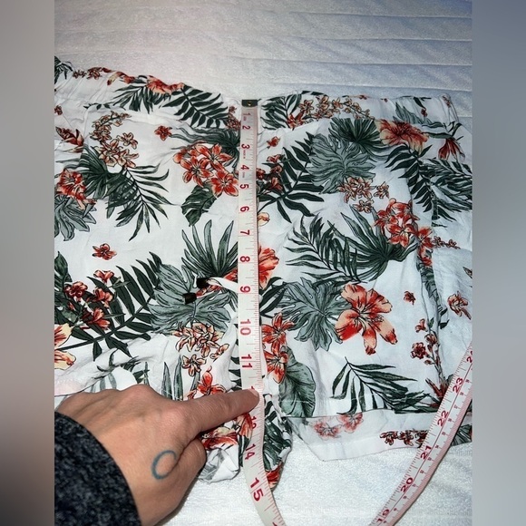 Joe B Tropical Floral Shorts | Size XL | Like New - Picture 5 of 7